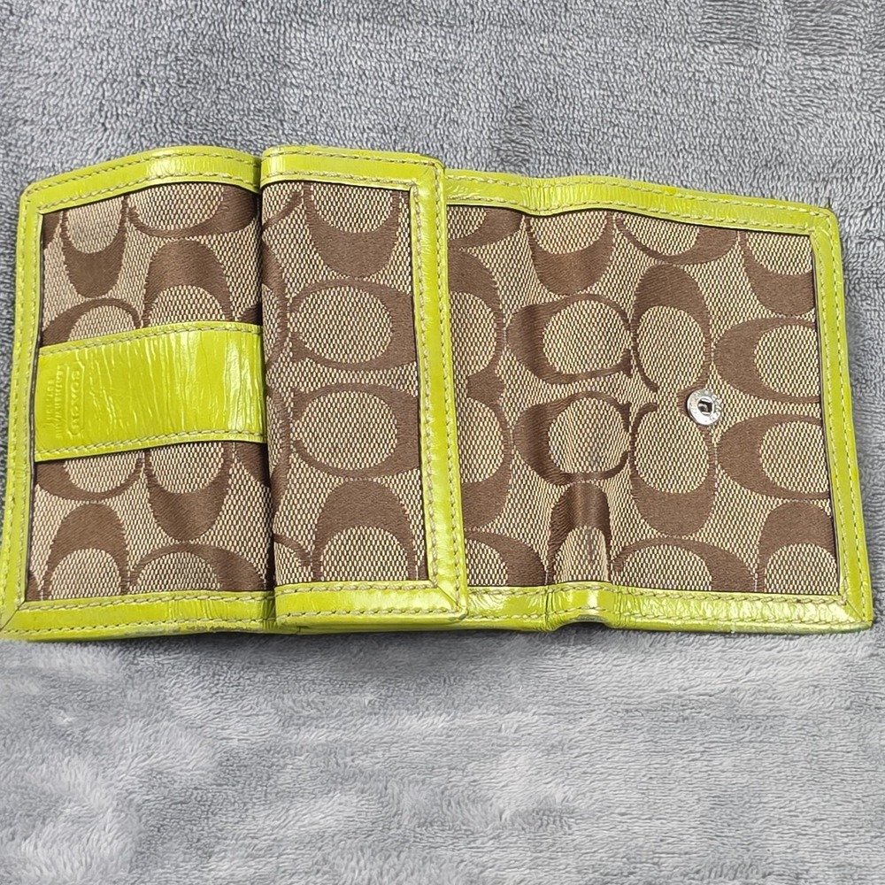 Vintage Coach TriFold Wallet Signature Canvas And Lime-Green Leather - Picture 9 of 13
